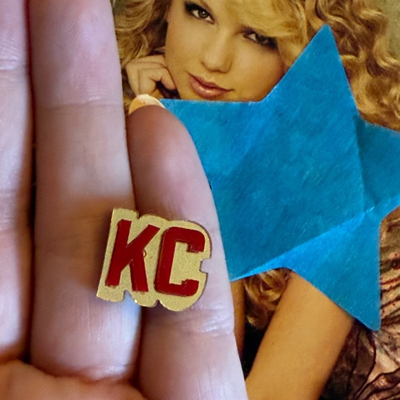 Kansas City Chiefs Earrings KC Studs Football Outfit Accessories - Picture 3 of 5